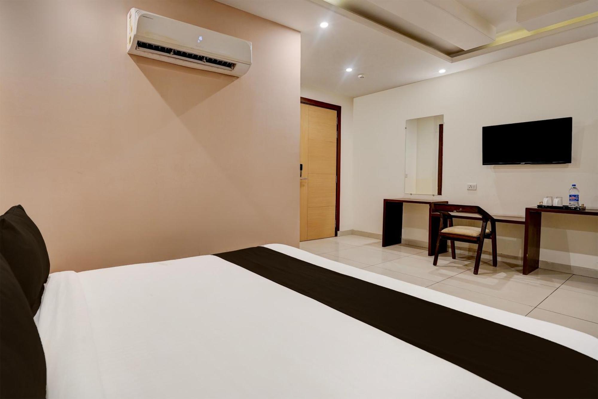 Super Townhouse Airport Road Delhi Hotel New Delhi Exterior photo