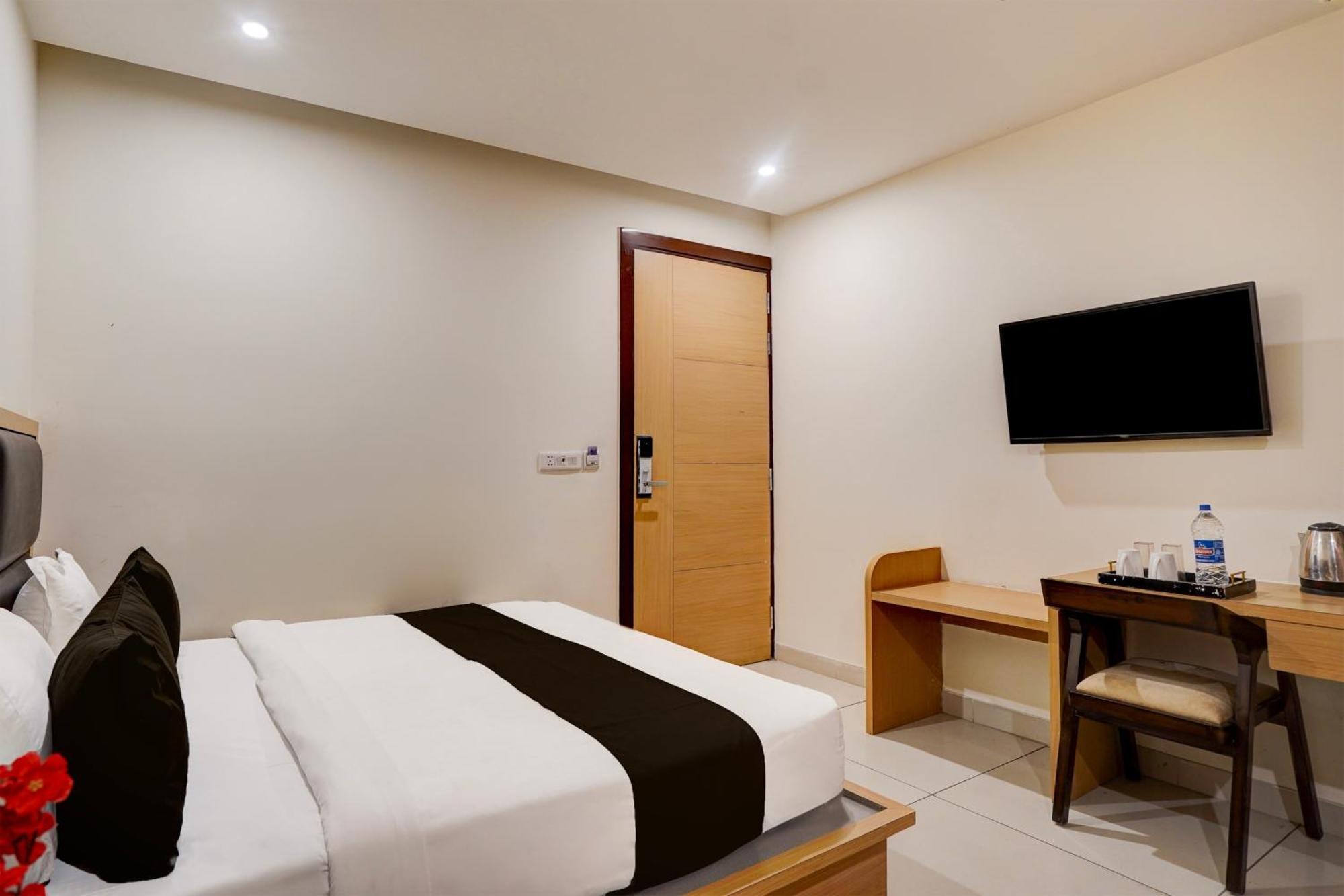 Super Townhouse Airport Road Delhi Hotel New Delhi Exterior photo